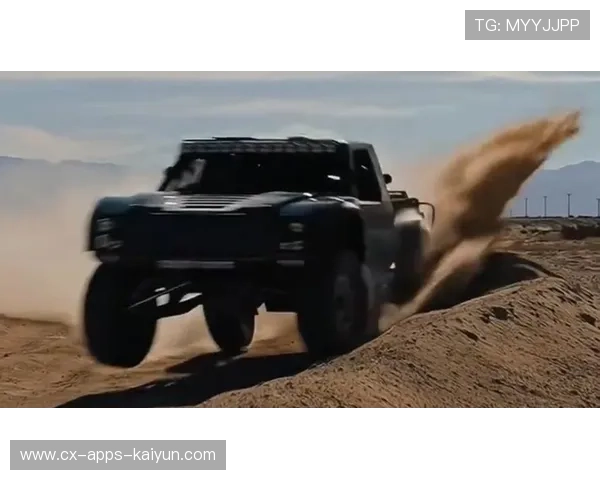 赛车烟花般撞击火花：速度与激情的极限碰撞