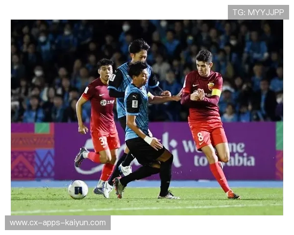 上海海港的整体逼抢限制了对手所有出球线路 上海海港的整体逼抢限制了对手所有出球线路