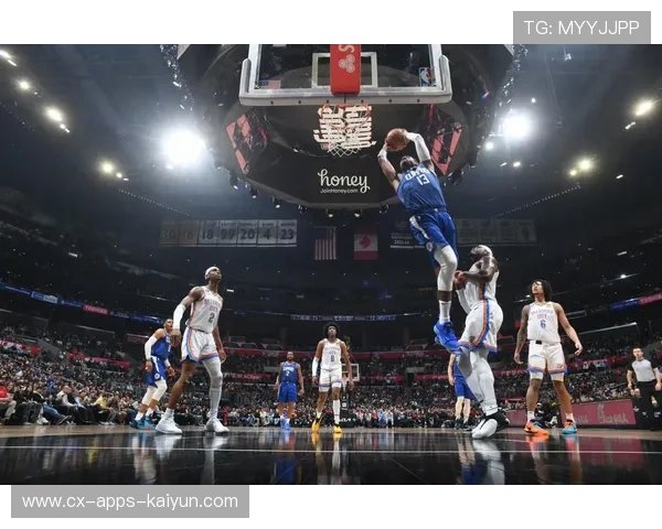 NBA巨星突破后风车暴扣，点燃全场狂潮！