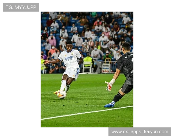 皇马外线传切连贯流畅，维尼修斯爆发力全开